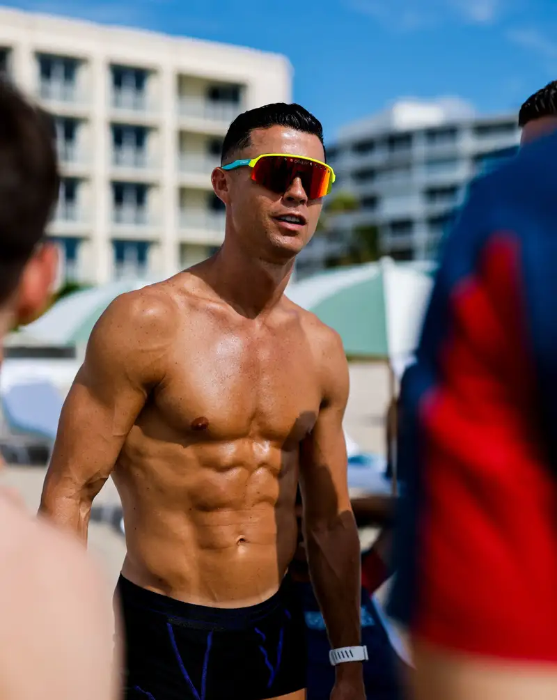 Cristiano Ronaldo duy trì thể hình lý tưởng ở tuổi trung niên