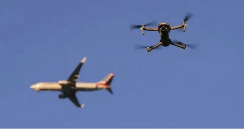 Hành trình chuyến bay và khu vực phát hiện UAV gần sân bay Nội Bài