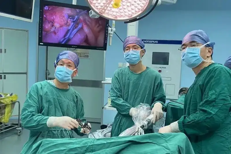 Cú sốc ung thư đại trực tràng ở tuổi 28: Lời cảnh tỉnh từ thói quen ăn thịt nướng và nước ngọt