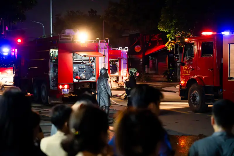 Cháy Lớn Làng Nghề Triều Khúc: Hà Nội Chìm Trong Khói Lửa, Hàng Trăm Lính Cứu Hỏa Bất Kể Đêm Ngày