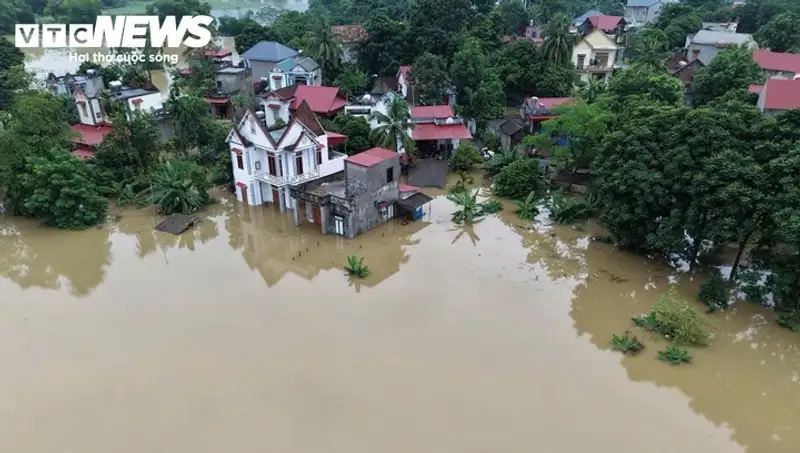Nước lũ dâng cao ở Thanh Hóa