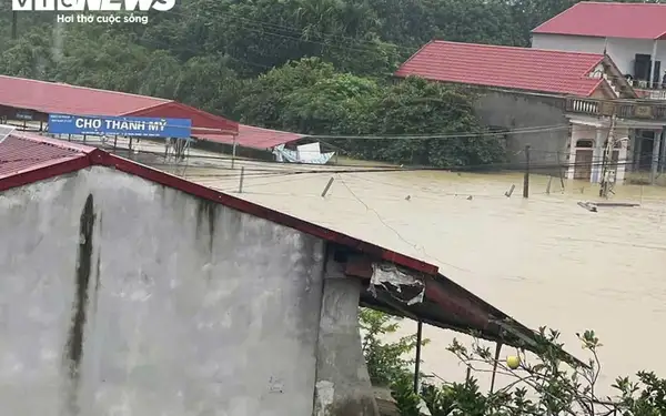Thanh Hóa chìm trong lũ: Nước sông Bưởi vượt báo động III, hàng trăm hộ dân sơ tán khẩn cấp