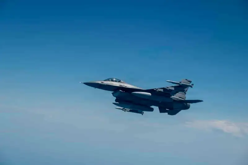 An ninh không phận Mỹ thắt chặt: F-16 đánh chặn 5 máy bay vi phạm khi TT Trump thăm Texas
